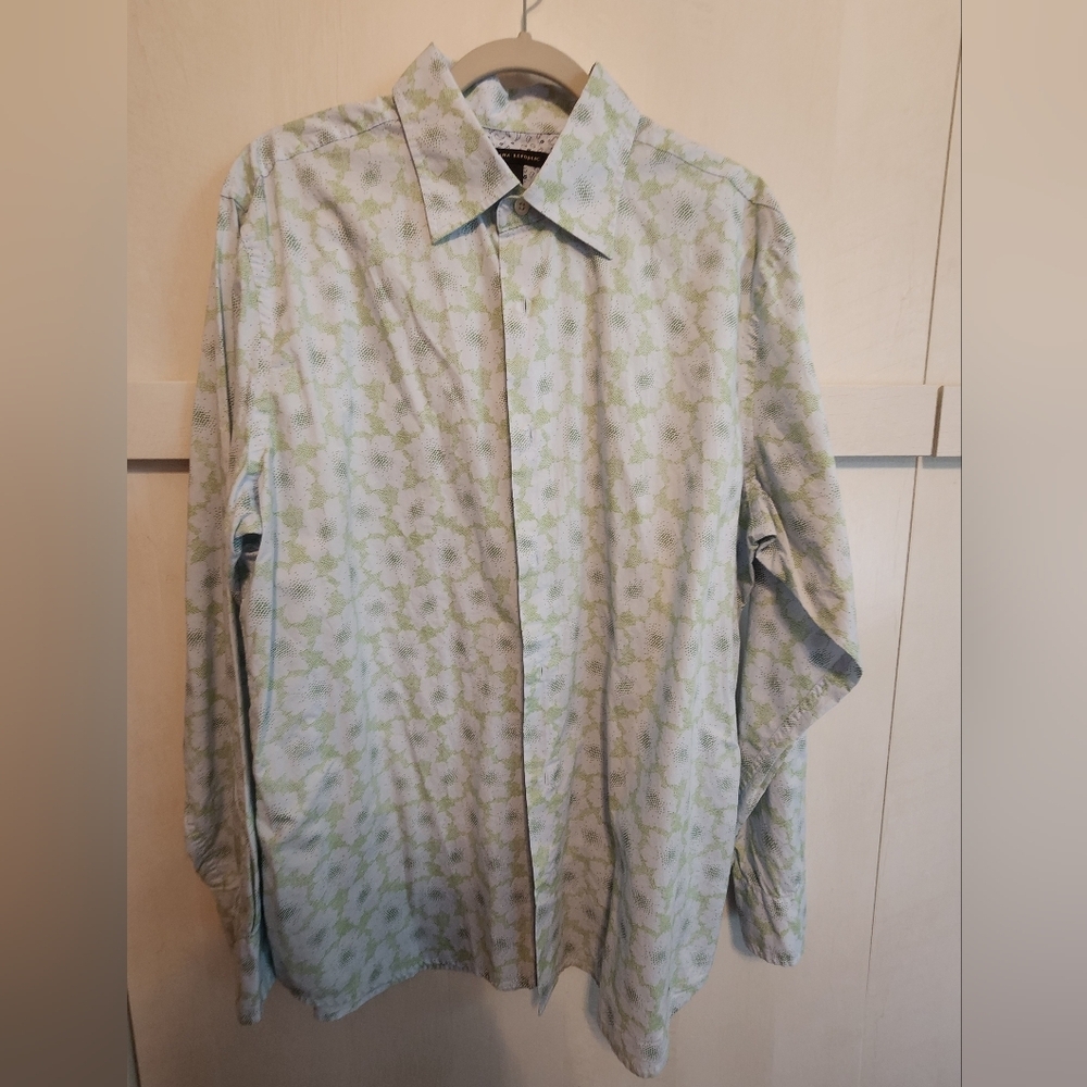 Preowned Banana Republic size large‎ light blue and green, long sleeve